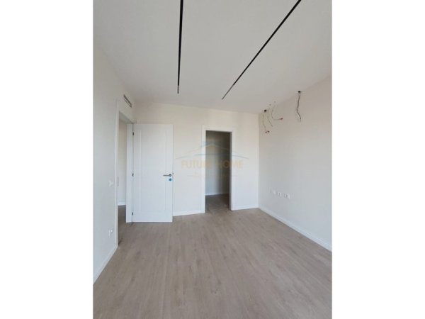Tirane, shitet apartament 2+1+Ballkon Kati 7, 107 m² 235.000 € (Bulevardi i Ri)