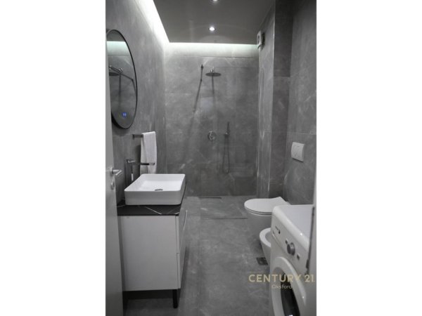 Tirane, shitet 2+1 Kati 7, 89 m² 135.000 € (Bulevardi Nene Tereza)