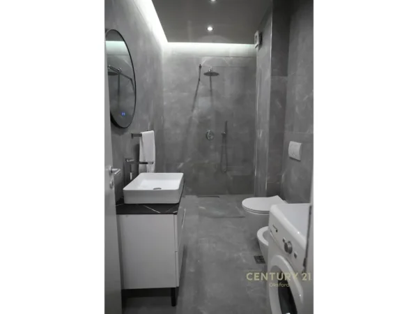 Tirane, shitet 2+1 Kati 7, 89 m² 135.000 € (Bulevardi Nene Tereza)