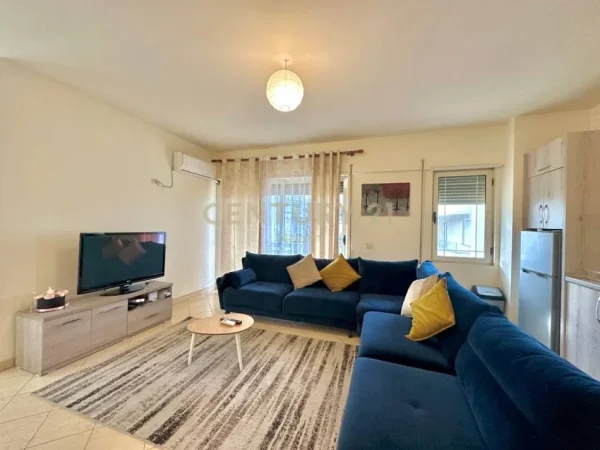 Tirane, jepet me qera apartament 2+1+Aneks+Ballkon Kati 4, 100 m² 600 € (Neom127369)