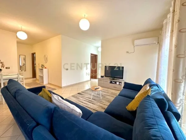 Tirane, jepet me qera apartament 2+1+Aneks+Ballkon Kati 4, 100 m² 600 € (Neom127369)