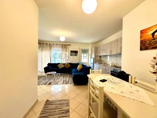 Tirane, jepet me qera apartament 2+1+Aneks+Ballkon Kati 4, 100 m² 600 € (Neom127369)