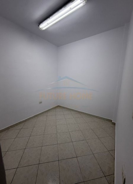 Tirane, jepet me qera ambjent biznesi Kati 1, 75 m² 600 € (Rruga Sami Frasheri)