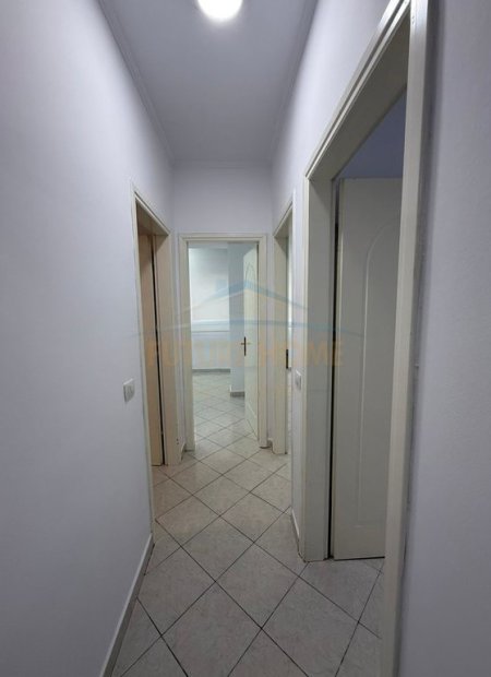 Tirane, jepet me qera ambjent biznesi Kati 1, 75 m² 600 € (Rruga Sami Frasheri)