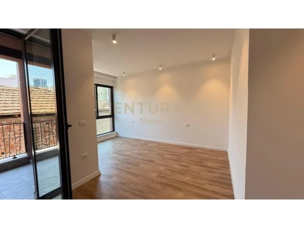 Tirane, jepet me qera ambjent biznesi Kati 1, 60 m² 550 € (Neom118759)