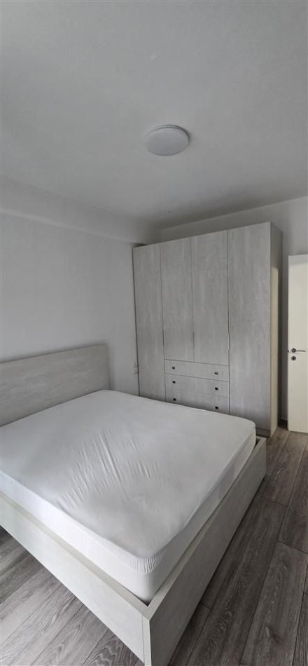 Tirane, jepet me qera apartament 2+1+Ballkon Kati 3, 90 m² 680 € (Liqeni i Thate)