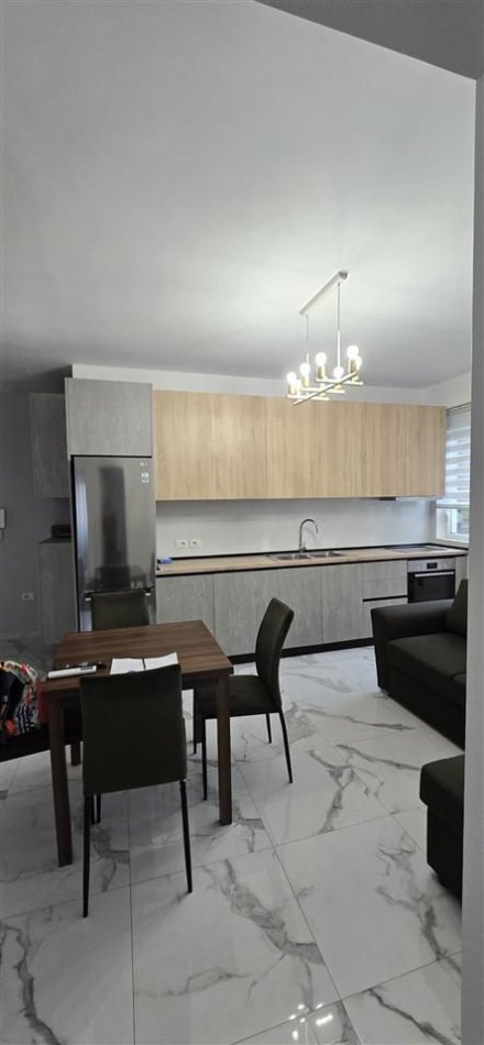 Tirane, jepet me qera apartament 2+1+Ballkon Kati 3, 90 m² 680 € (Liqeni i Thate)