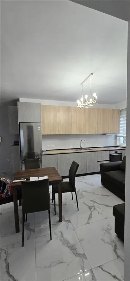 Tirane, jepet me qera apartament 2+1+Ballkon Kati 3, 90 m² 680 € (Liqeni i Thate)