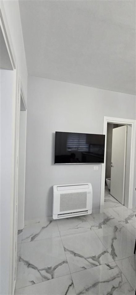 Tirane, jepet me qera apartament 2+1+Ballkon Kati 3, 90 m² 680 € (Liqeni i Thate)