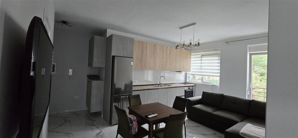 Tirane, jepet me qera apartament 2+1+Ballkon Kati 3, 90 m² 680 € (Liqeni i Thate)