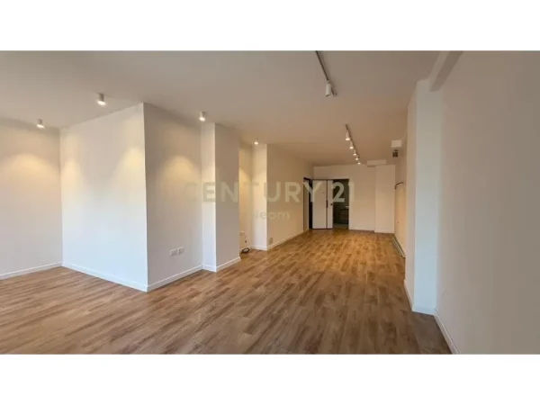 Tirane, jepet me qera zyre Kati 1, 60 m² 550 € (Myslym Shyri)