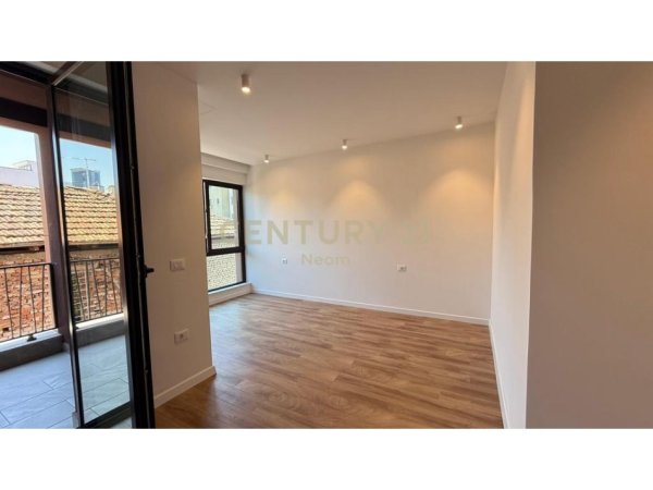 Tirane, jepet me qera zyre Kati 1, 60 m² 550 € (Myslym Shyri)