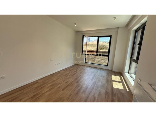 Tirane, jepet me qera zyre Kati 1, 60 m² 550 € (Myslym Shyri)