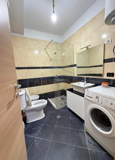 Tirane, jepet me qera apartament 2+1 Kati 4, 80 m² 400 € (Fresku)