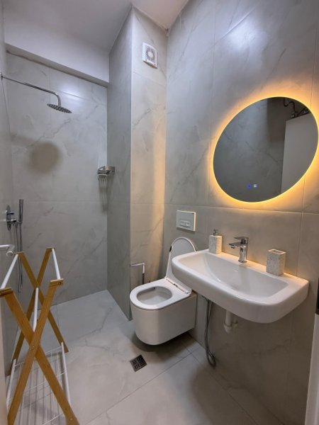 Tirane, jepet me qera apartament 1+1+Ballkon Kati 5, 65 m² 550 € (Kompleksi Kadiu, Ali Demi)