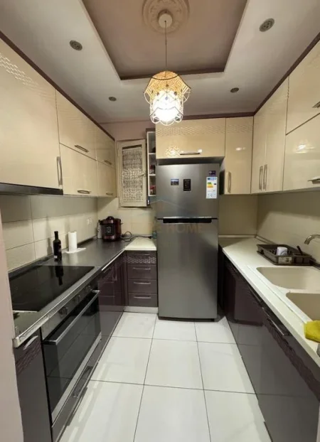 Tirane, jepet me qera apartament 2+1 Kati 2, 96 m² 500 € (Fresku)