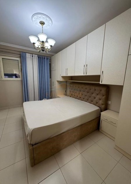 Tirane, jepet me qera apartament 2+1 Kati 2, 96 m² 500 € (Fresku)