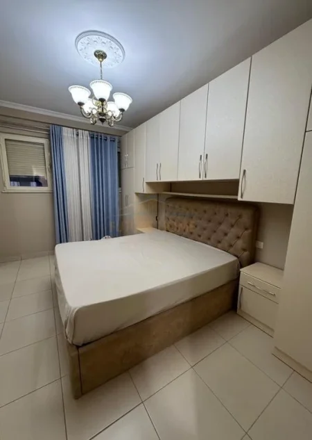 Tirane, jepet me qera apartament 2+1 Kati 2, 96 m² 500 € (Fresku)