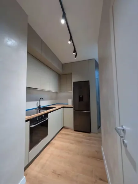 Tirane, jepet me qera apartament 2+1+Aneks+Ballkon Kati 4, 80 m² 900 € (komuna e parisit)
