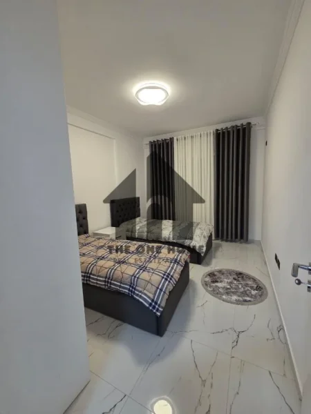 Tirane, jepet me qera apartament 2+1+Ballkon Kati 5, 110 m² 600 € (Fresku)