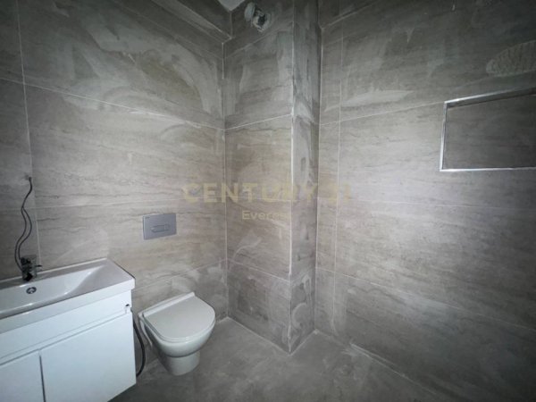 Tirane, shitet apartament 1+1 Kati 2, 70 m² 98.000 € (Astir)