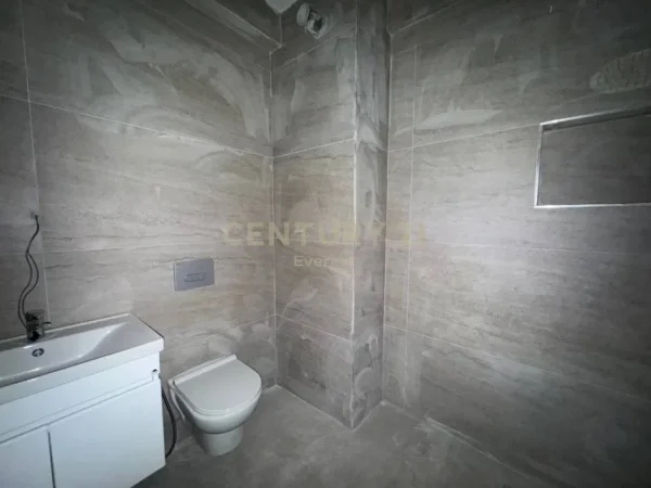 Tirane, shitet apartament 1+1 Kati 2, 70 m² 98.000 € (Astir)