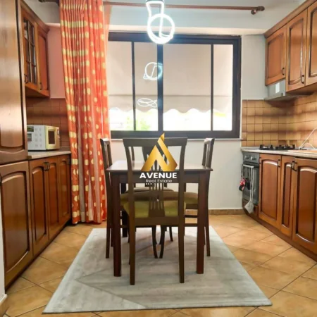 Tirane, jap me qera apartament 2+1+Ballkon Kati 3, 78 m² 700 € (myslym shyri)