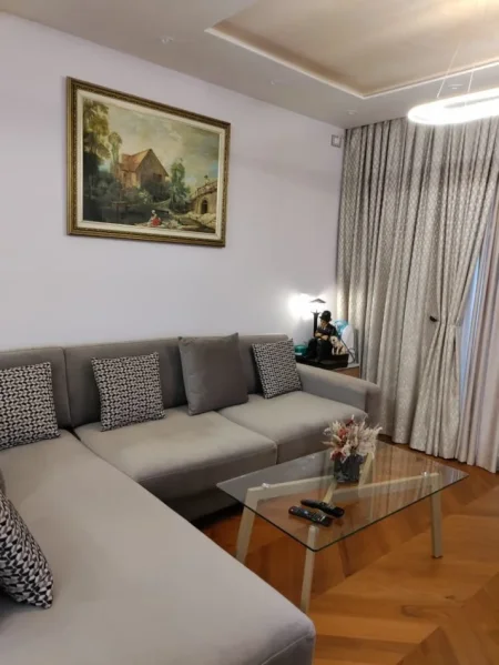 Tirane, shitet apartament 1+1 , 85 m² 304.000 € (PAZARI I RI)