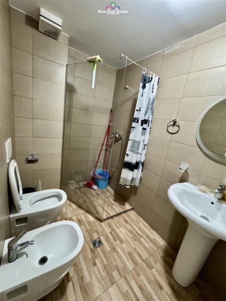 Tirane, jap me qera apartament 1+1 Kati 10, 70 m² 700 € (Komuna e Parisit, Kompleksi Kika 1)