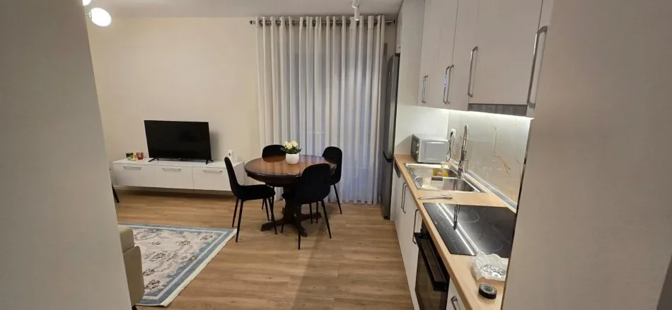 Tirane, jepet me qera apartament 2+1 , 75 m² 820 € 