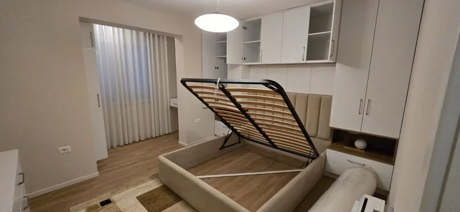 Tirane, jepet me qera apartament 2+1 , 75 m² 820 € 