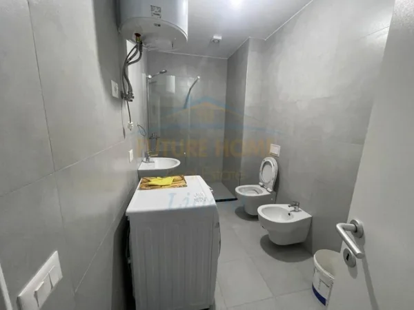 Tirane, jepet me qera apartament 1+1+Ballkon Kati 1, 64 m² 600 € (Liqeni i Thate)