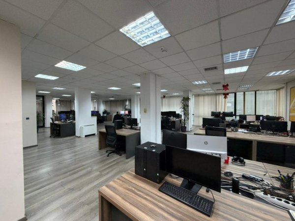 Tirane, jepet me qera zyre Kati 7, 330 m² 594.000 € (Qender)