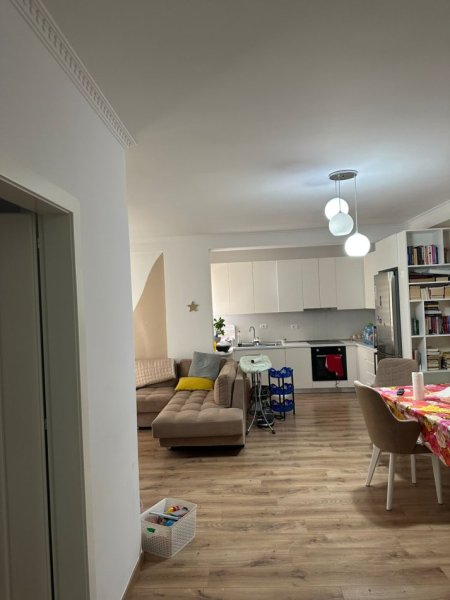 Tirane, shitet apartament 2+1+Ballkon Kati 5, 110 m² 160.000 € (YZBERISHT)