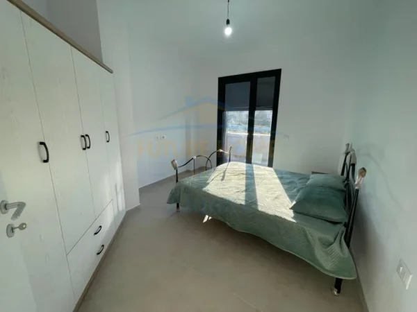 Tirane, jepet me qera apartament 1+1+Ballkon Kati 3, 55 m² 600 € (Liqeni i Thate)