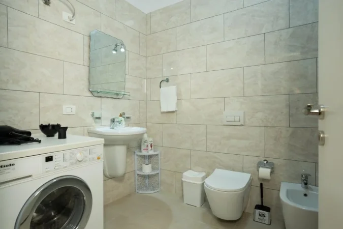 Tirane, jepet me qera apartament 1+1 Kati 1, 62 m² 800 € (Rruga e Kavajës)