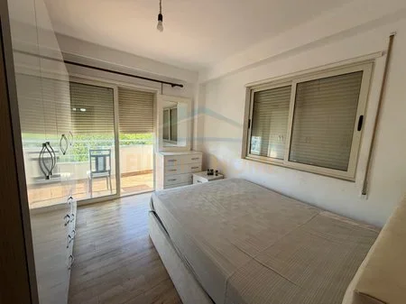 Tirane, jepet me qera apartament 2+1 Kati 4, 80 m² 400 € 