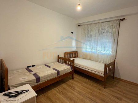 Tirane, jepet me qera apartament 2+1 Kati 4, 80 m² 400 € 