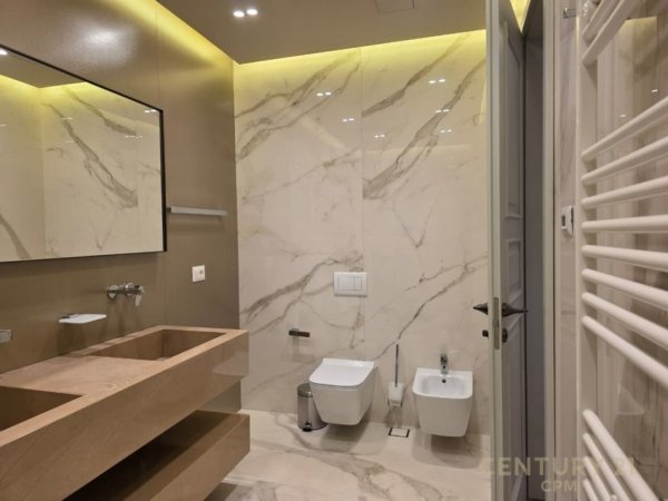 Tirane, shitet apartament 2+1 Kati 0, 196 m² (Rruga Grori)