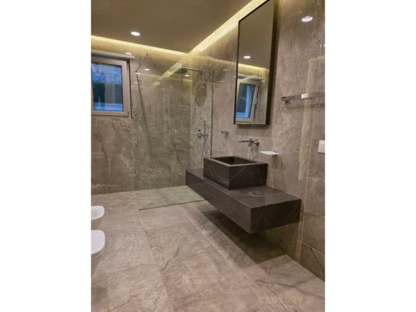 Tirane, shitet apartament 2+1 Kati 0, 196 m² (Rruga Grori)