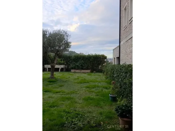 Tirane, shitet apartament 2+1 Kati 0, 196 m² (Rruga Grori)