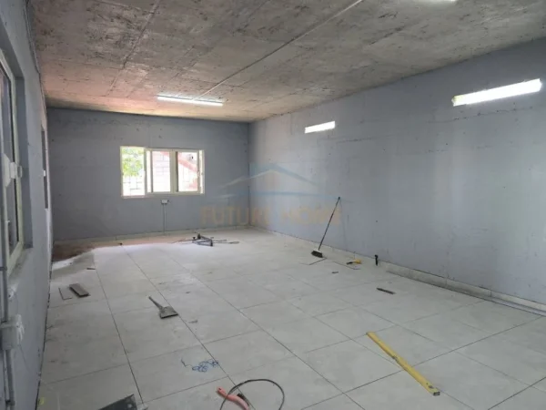 Tirane, shitet magazine Kati 0, 930 m² 1.100.000 € 