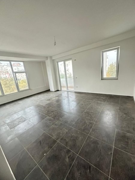 Tirane, shitet apartament 2+1 Kati 3, 93 m² 238.000 € (Liqeni i Thate, prane Radisson Hotel)