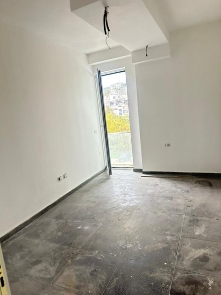 Tirane, shitet apartament 2+1 Kati 3, 93 m² 238.000 € (Liqeni i Thate, prane Radisson Hotel)