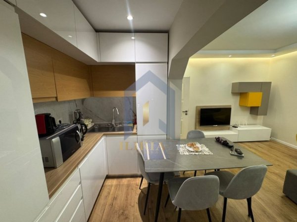 Tirane, jap me qera apartament 2+1+Ballkon Kati 3, 98 m² 800 € (21 Dhjetori)