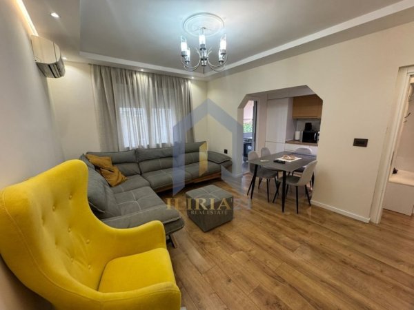Tirane, jap me qera apartament 2+1+Ballkon Kati 3, 98 m² 800 € (21 Dhjetori)