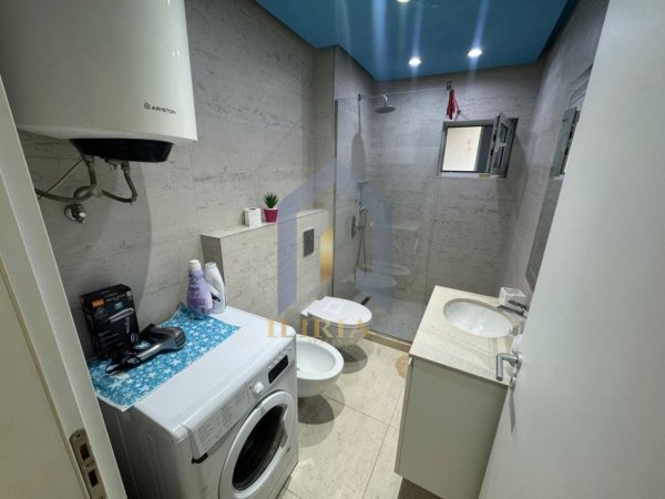 Tirane, jap me qera apartament 2+1+Ballkon Kati 3, 98 m² 800 € (21 Dhjetori)