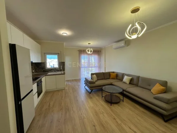 Tirane, jepet me qera apartament 2+1+Ballkon Kati 5, 97 m² 650 € (Rruga Qemal Stafa)
