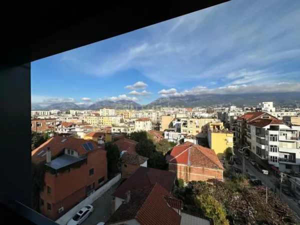 Tirane, jepet me qera apartament 2+1+Ballkon Kati 5, 97 m² 650 € (Rruga Qemal Stafa)