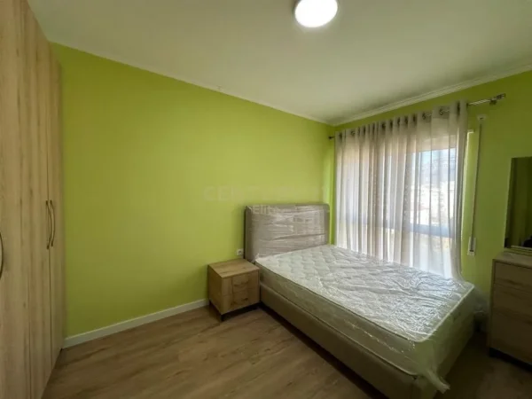 Tirane, jepet me qera apartament 2+1+Ballkon Kati 5, 97 m² 650 € (Rruga Qemal Stafa)